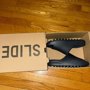 Yezzy slides size 9 granite color way (brand new never worn)